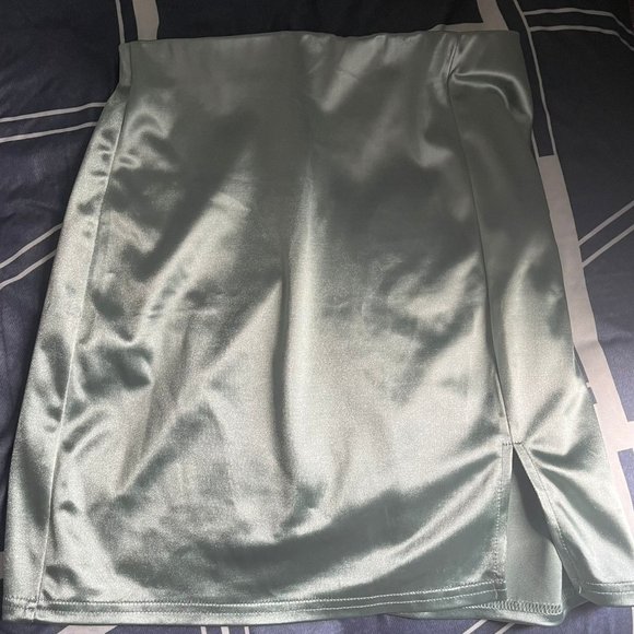 Satin crop top & skirt set - Picture 2 of 2